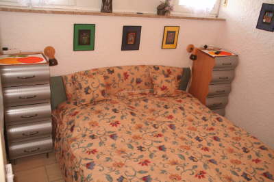 Das Schlafzimmer Ihres Ferienapartements     F�R EINE GR�SSERE ANSICHT KLICKEN SIE EINFACH DAS FOTO AN.