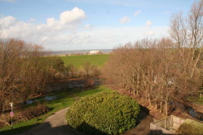 Der Blick direkt auf den Deich.     F�R EINE GR�SSERE ANSICHT KLICKEN SIE EINFACH DAS FOTO AN.